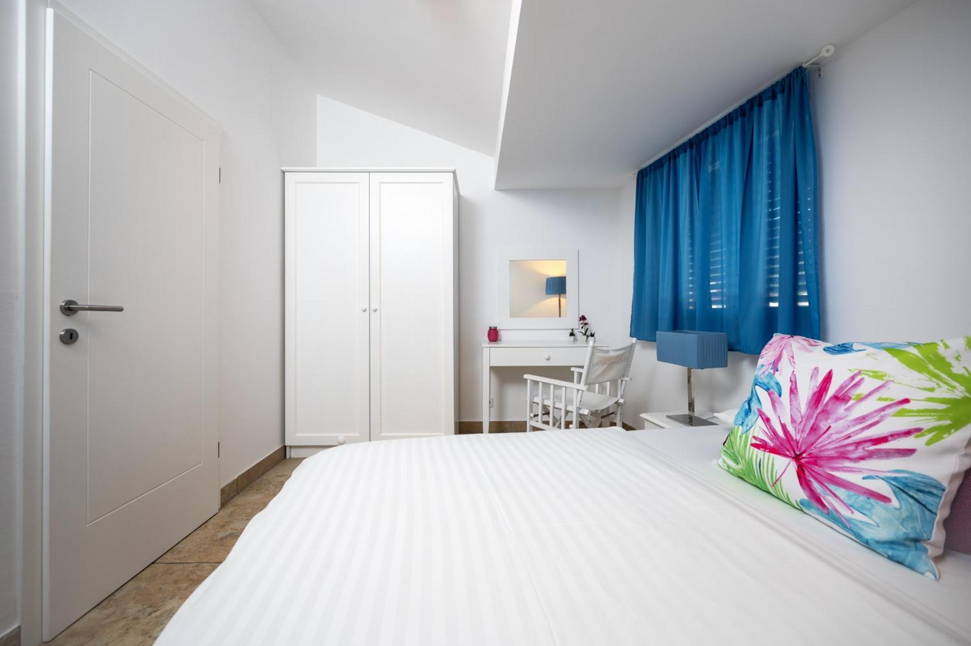 Adorami Apartments Baska  Exterior photo